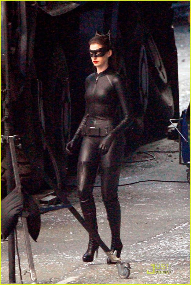 Anne Hathaway vestida de Catwoman