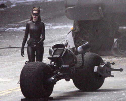 Anne Hathaway vestida de Catwoman