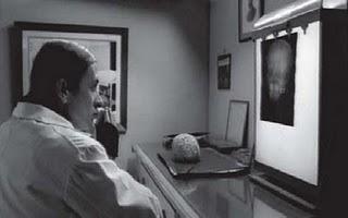 CINEFÓRUM DE SOBREMESA (porque el cine nos alimenta...)Hoy: Monos como Becky, (Joaquim Jordà y Nuria Villazán, 1999)