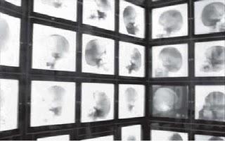 CINEFÓRUM DE SOBREMESA (porque el cine nos alimenta...)Hoy: Monos como Becky, (Joaquim Jordà y Nuria Villazán, 1999)