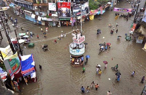 Inundaciones en India dejan miles de damnificados.