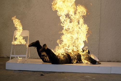 Un irlandés de 76 años fue hallado en su casa completamente calcinado, sin rastro alguno de un incendio: el reporte médico confirmó que se trató de una muerte por combustión interna.