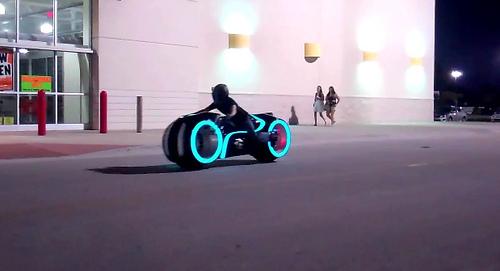 La moto de Tron sí tiene hueco en la vida real