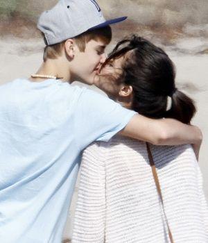 DONDE HAY AMOR ($) HAY PAZ...