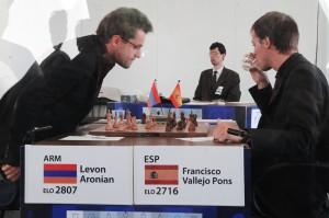 Anand y Carlsen tablas y derrota de Paco Vallejo R1 Grand Slam Sao Paulo - Bilbao 2011