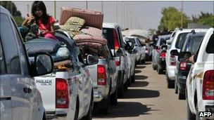 Civiles huyen de la ciudad de Sirte 
