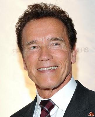 Schwarzenegger encarga tres estatuas de sí mismo