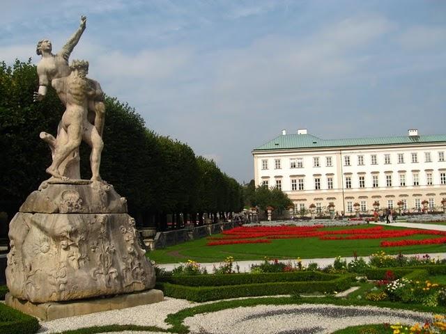 CALLEJEANDO EN SALZBURGO : SCHLOSS MIRABELL, MAKARPLATZ Y KAPUZINERBERG