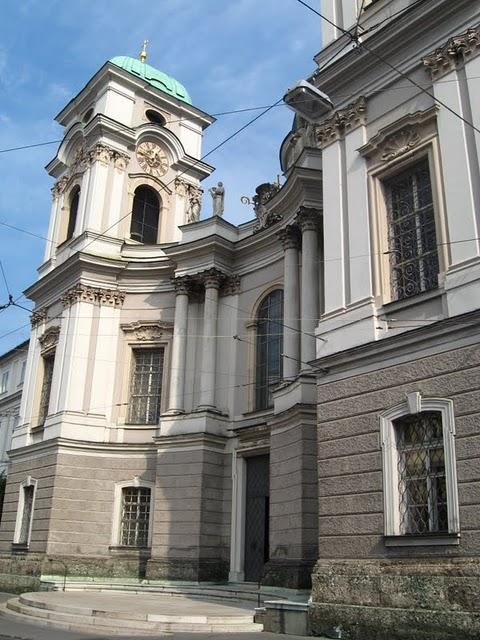 CALLEJEANDO EN SALZBURGO : SCHLOSS MIRABELL, MAKARPLATZ Y KAPUZINERBERG