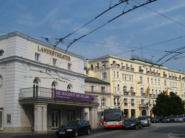 CALLEJEANDO EN SALZBURGO : SCHLOSS MIRABELL, MAKARPLATZ Y KAPUZINERBERG