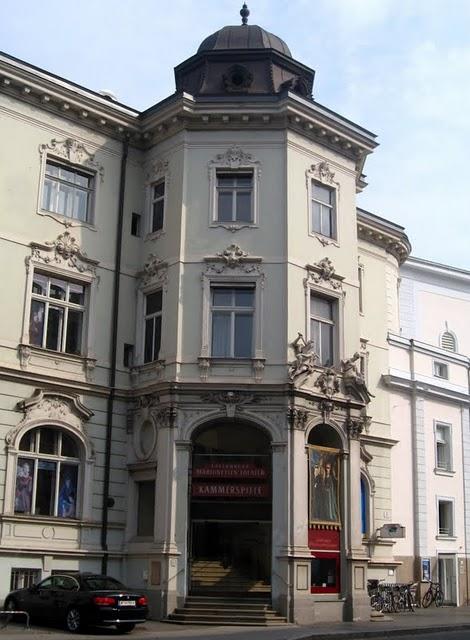 CALLEJEANDO EN SALZBURGO : SCHLOSS MIRABELL, MAKARPLATZ Y KAPUZINERBERG