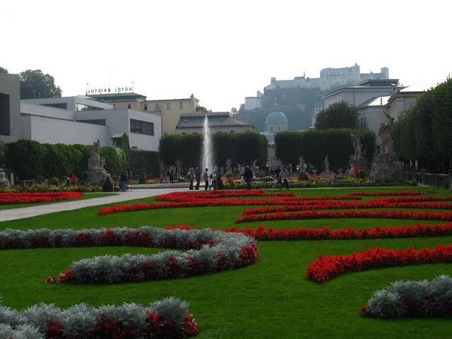 CALLEJEANDO EN SALZBURGO : SCHLOSS MIRABELL, MAKARPLATZ Y KAPUZINERBERG