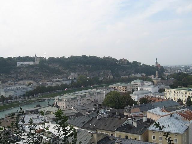 CALLEJEANDO EN SALZBURGO : SCHLOSS MIRABELL, MAKARPLATZ Y KAPUZINERBERG