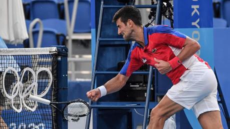 DJOKOVIC, MODELO DE EGÓLATRA, HIPÓCRITA Y CARADURA