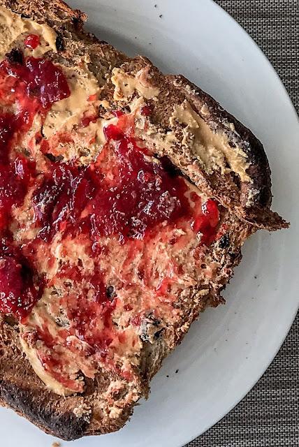 Este pan integral con avena, pasas y nueces ha dado mucho de qué hablar en Instagram