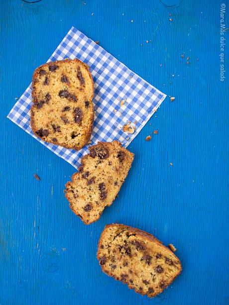 Bizcocho de naranja con trozos de chocolate