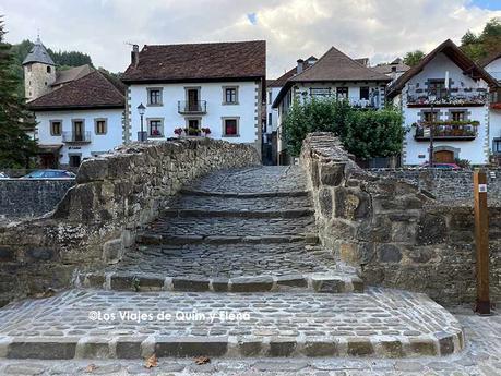 Puente de piedra en Ochagavia