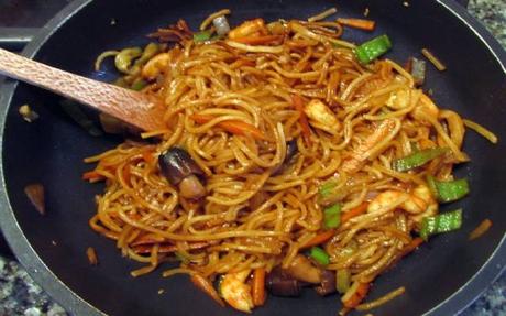 Tallarines chinos con gambas