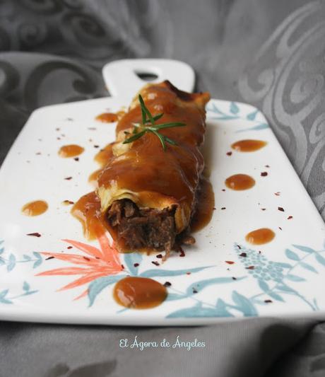 CANELONES DE CARRILLERAS Y PERA CON SALSA DE CÍTRICOS CANELONES DE CARRILLERAS Y PERA CON SALSA DE CÍTRICOS