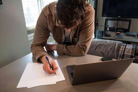 El coworking como complemento a la nueva Ley de Emprendedores y Startups El coworking como complemento a la nueva Ley de Emprendedores y Startups