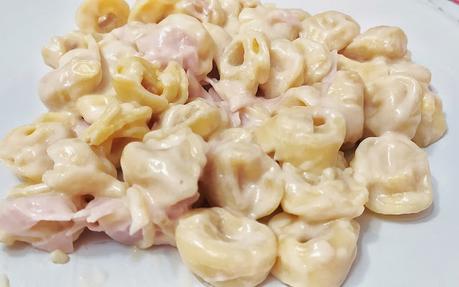TORTELLINIS CON BECHAMEL TORTELLINIS CON BECHAMEL