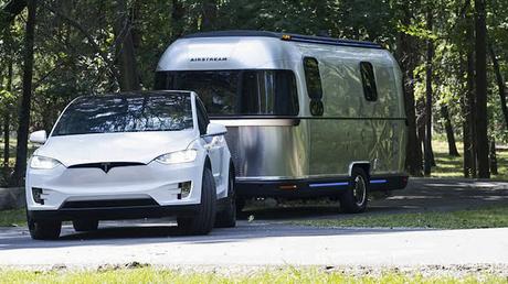 La compañía Thor presenta una casa rodante eléctrica autopropulsada.