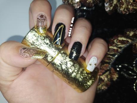 Diseño de uñas en negro y dorado para Nochevieja, Año Nuevo o Navidad