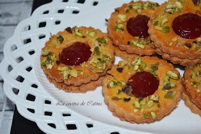 Pastitas con pistachos y confitura de frambuesa