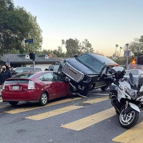 “El Terminator” protagoniza accidente de película en Los Ángeles