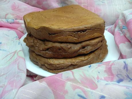 CRÊPES AMÉRICAINES AU CHOCOLAT, À LA BANANE ET AU BEURRE D’ARACHIDES / CHOCOLATE BANANA AND PEANUT BUTTER PANCAKES / PANQUEQUES CON CHOCOLATE, PLÁTANO Y MANTEQUILLA DE CACAHUETE /بانكيك باللشوكولاتة والموز وزبدة الفول السوداني CRÊPES AMÉRICAINES AU CHOCOLAT, À LA BANANE ET AU BEURRE D’ARACHIDES / CHOCOLATE BANANA AND PEANUT BUTTER PANCAKES / PANQUEQUES CON CHOCOLATE, PLÁTANO Y MANTEQUILLA DE CACAHUETE /بانكيك باللشوكولاتة والموز وزبدة الفول السوداني