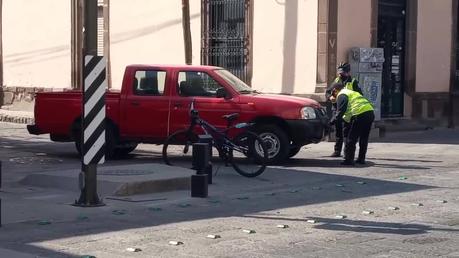 (Video) Hombre conduce Tomasa Esteves con Carranza en sentido contrario