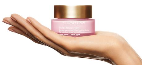 Devuelve la Juventud a tu Rostro con Clarins Multi-Active clarins-multi-active-jour-mano