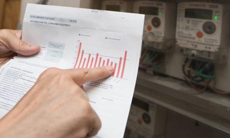 Atrasos en el envió de la factura eléctrica: que hacer en caso de que llegue un recibo con todo el pago