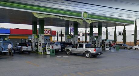 Gasolinera de la 57 surte diesel en vez de gasolina y daña 200 vehículos