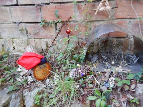 Tió y belén en la font de la Bessona Tió y belén en la font de la Bessona
