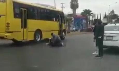 (video) Pelea callejera entre camionero y taxista en avenida 20 de Noviembre