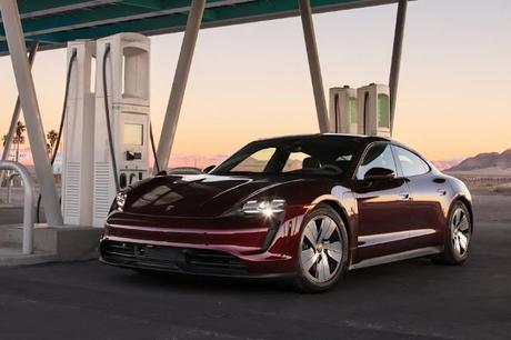 El Porsche Taycan  eléctrico continúa desafiando sus propios records