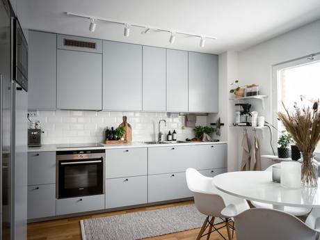 delikatissen scandinavian style scandinavian kitchen scandi kitchen scandi elegant style light blue scandinavian kitchen eames chair design chairs cocina sueca cocina nórdica cocina moderna cocina minimalista cocina minimal cocina escandinava cocina azul  