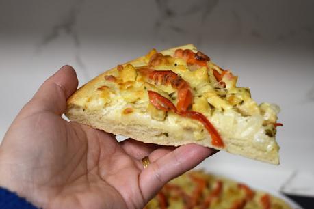 Pizza de pollo y pimiento rojo