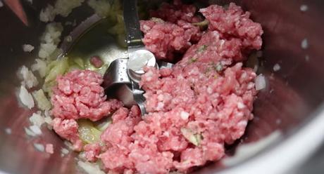 Ponemos la carne picada y cocinamos