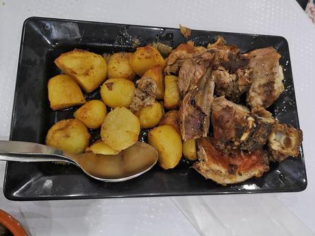 cabrito asado, plato típico de Lamego en Portugal