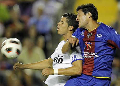 Los futbolistas uruguayos en la historia del Levante Nacho González Levante lesionado por Sergio Ramos