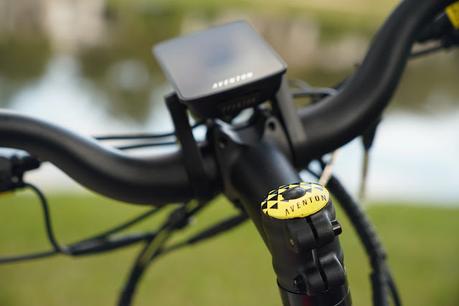 Aventon Soltera: una bicicleta eléctrica artesanal de alta calidad.