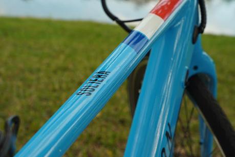 Aventon Soltera: una bicicleta eléctrica artesanal de alta calidad.