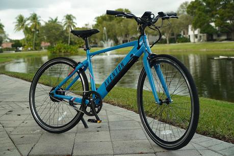 Aventon Soltera: una bicicleta eléctrica artesanal de alta calidad.