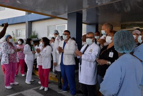 Médicos de hospital San Lorenzo de Los Mina paralizan labores en reclamo pago salarios de enero.