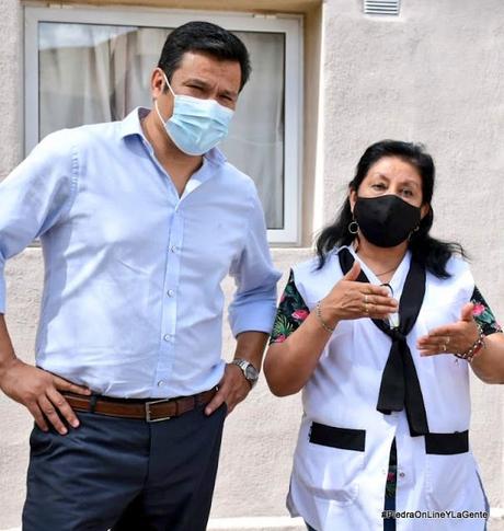 El Ministro Osvaldo Llancafilo  visitando establecimientos educativos en el Departamento Collón Curá.