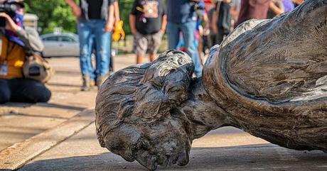La gallina de los huevos azules «versus» Cristóbal Colón