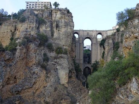 De ronda por Ronda, la ciudad malagueña partida por un tajo de 100 metros