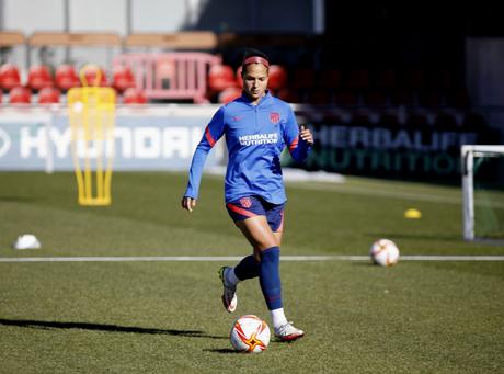 Deyna Castellano es premiada como Jugadora Cinco Estrellas